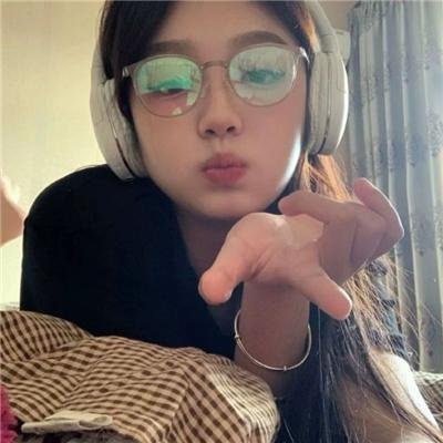 隔楼女孩:我们之间的层距